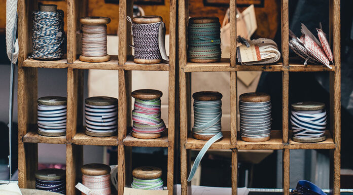 Gorgeous DIY Button Wall Art Made From Old Plates